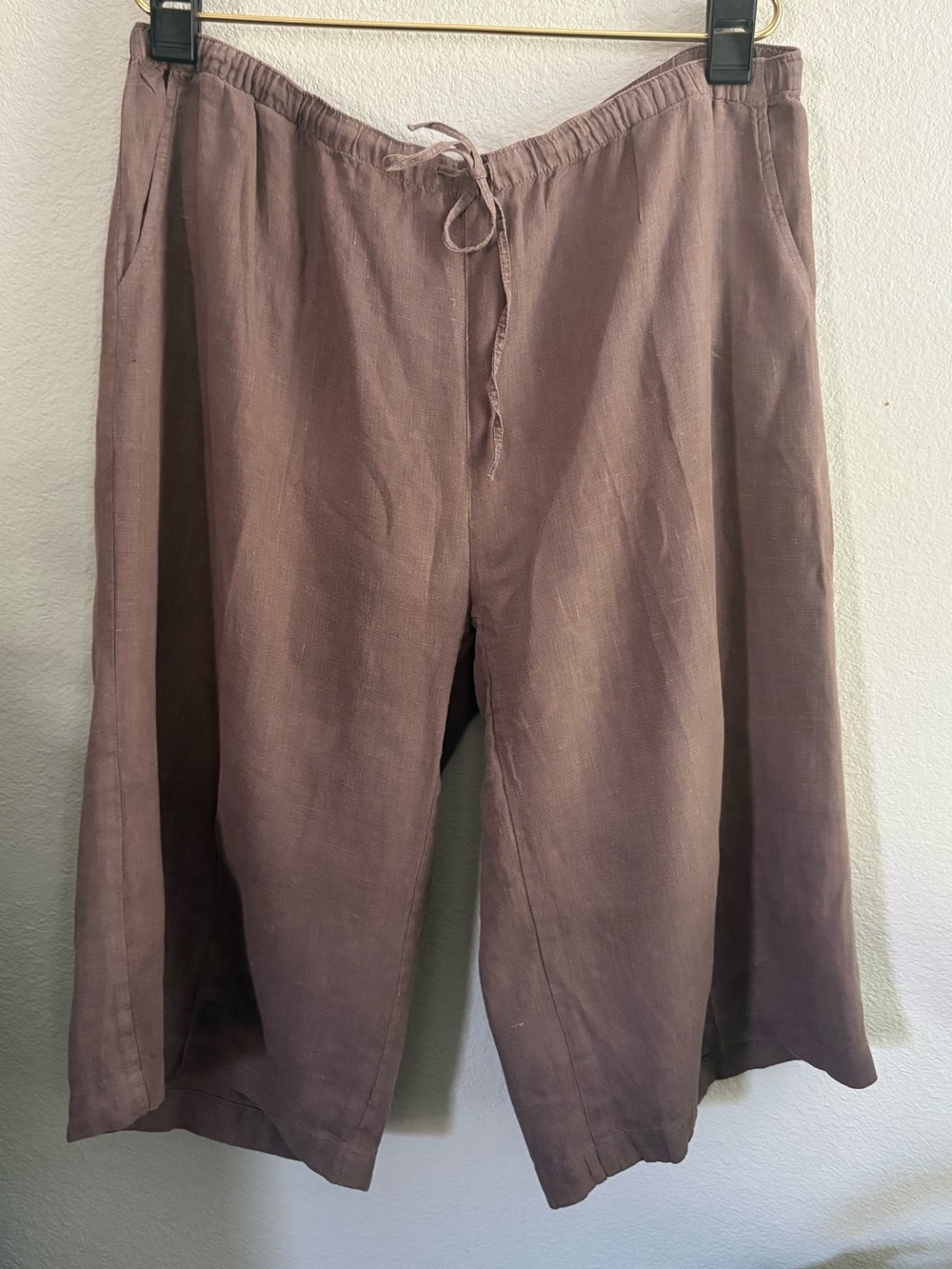 Women's Relaxed Drawstring Capris in Mauve